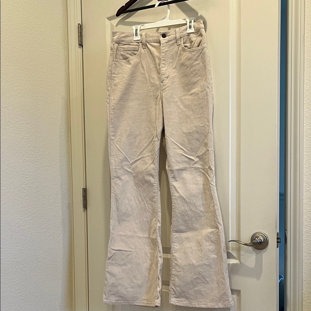 This Levi’s 70s high flare corduroy jeans ..